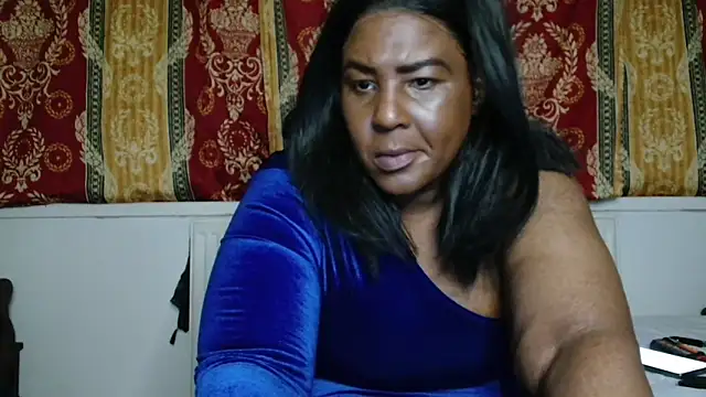 CurvySashia online show from April 11, 2026, 11:41 pm