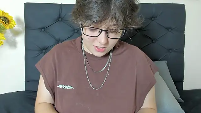 Snapshot of _Daarcy_ chatting on March 17, 2026, 3:31 am Daarcy online show from March 17, 2026, 3:31 am