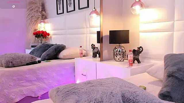 RaquelHyde  online show from May 27, 2026, 1:57 am