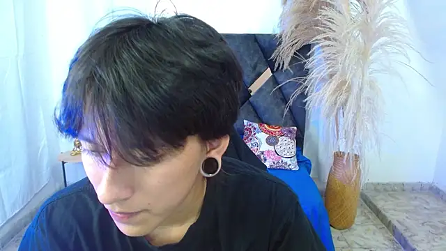 nikoo 18 online show from March 10, 2026, 1:26 pm