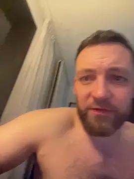 Snapshot of SimonShows chatting on February 22, 2026, 8:21 pm SimonShows online show from February 22, 2026, 8:21 pm