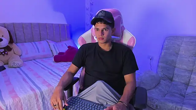 Snapshot of Adrian_Prime_ chatting on April 9, 2026, 6:47 pm Adrian Prime online show from April 9, 2026, 6:47 pm