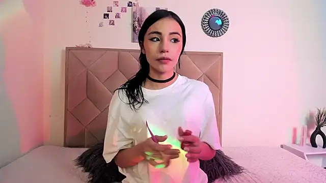 Snapshot of Chloe_Miller_2 chatting on May 3, 2026, 1:11 am Chloe Miller 2 online show from May 3, 2026, 1:11 am