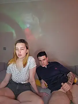 Snapshot of ToxyFoxyy chatting on February 9, 2026, 1:42 pm ToxyFoxyy online show from February 9, 2026, 1:42 pm