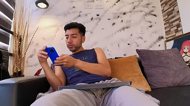 Snapshot of Max_Hornye chatting on February 19, 2026, 6:38 pm Max Hornye online show from February 19, 2026, 6:38 pm