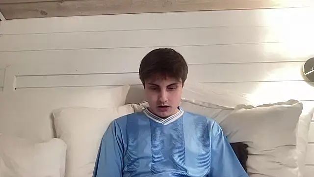 NoahhSkye online show from February 15, 2026, 12:55 am