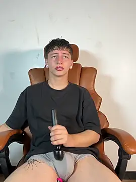 ARON LUXX online show from March 20, 2026, 4:08 pm