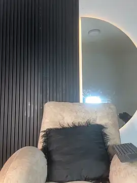 Snapshot of ARON_LUXX chatting on February 11, 2026, 3:06 am ARON LUXX online show from February 11, 2026, 3:06 am