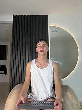 Snapshot of ARON_LUXX chatting on February 18, 2026, 3:04 am ARON LUXX online show from February 18, 2026, 3:04 am