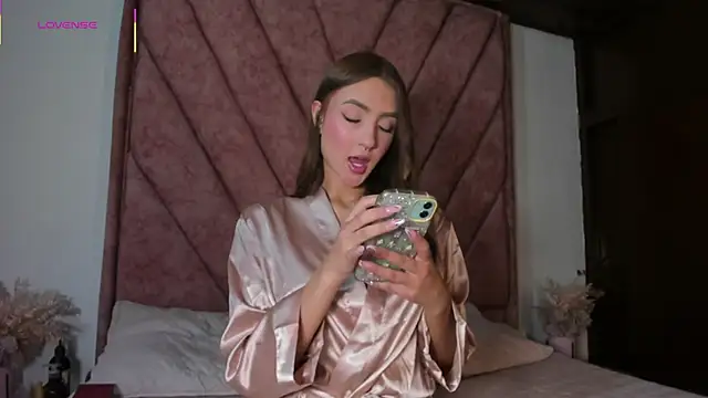 Miss-Sunny online show from April 1, 2026, 10:07 pm