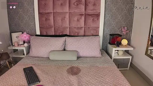 Snapshot of Srtalewis chatting on February 17, 2026, 4:59 pm Srtalewis online show from February 17, 2026, 4:59 pm