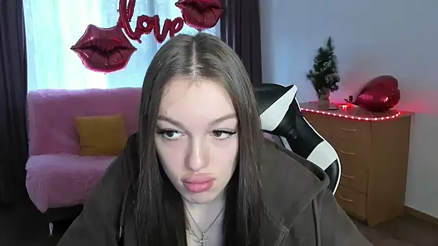 Snapshot of CandyGyrl chatting on April 13, 2026, 8:18 am CandyGyrl online show from April 13, 2026, 8:18 am