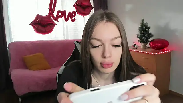 Snapshot of CandyGyrl chatting on April 7, 2026, 1:07 am CandyGyrl online show from April 7, 2026, 1:07 am