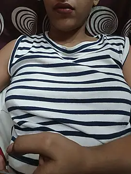 komalsharma99 online show from May 17, 2026, 7:03 pm