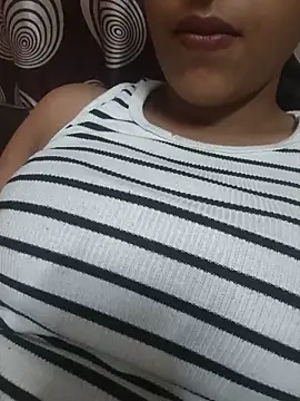 komalsharma99 online show from June 5, 2026, 5:18 pm
