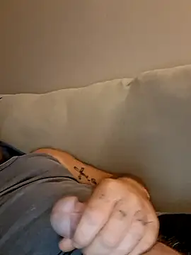 Snapshot of ldhurstII chatting on April 16, 2026, 2:01 am ldhurstII online show from April 16, 2026, 2:01 am