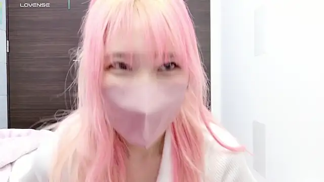 Mia-o0 online show from March 5, 2026, 9:28 am