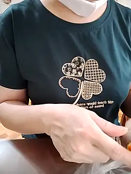 Snapshot of LiilyZi chatting on March 20, 2026, 12:44 am LiilyZi online show from March 20, 2026, 12:44 am