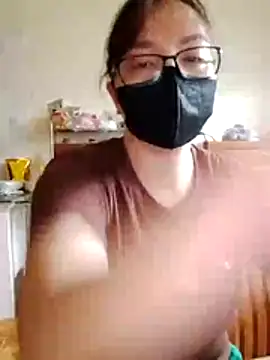 Snapshot of LiilyZi chatting on April 7, 2026, 1:29 am LiilyZi online show from April 7, 2026, 1:29 am