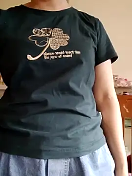 Snapshot of LiilyZi chatting on April 6, 2026, 6:58 am LiilyZi online show from April 6, 2026, 6:58 am