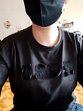 Snapshot of LiilyZi chatting on April 9, 2026, 7:03 am LiilyZi online show from April 9, 2026, 7:03 am