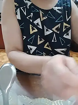 LiilyZi online show from May 26, 2026, 10:08 pm