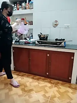 Snapshot of LiilyZi chatting on March 15, 2026, 10:33 am LiilyZi online show from March 15, 2026, 10:33 am