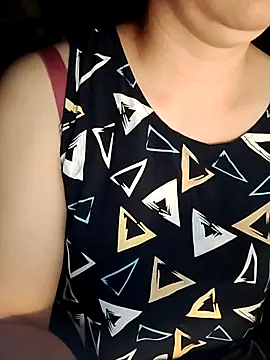 Snapshot of LiilyZi chatting on March 23, 2026, 2:39 pm LiilyZi online show from March 23, 2026, 2:39 pm