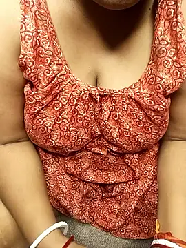 Snapshot of R_Queen chatting on April 21, 2026, 2:01 pm R Queen online show from April 21, 2026, 2:01 pm