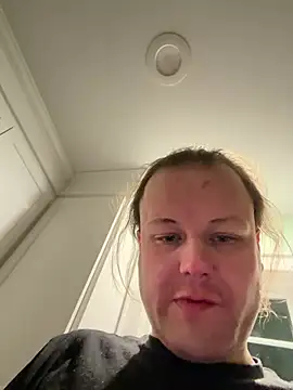 Snapshot of RaeganV chatting on February 24, 2026, 2:12 am RaeganV online show from February 24, 2026, 2:12 am