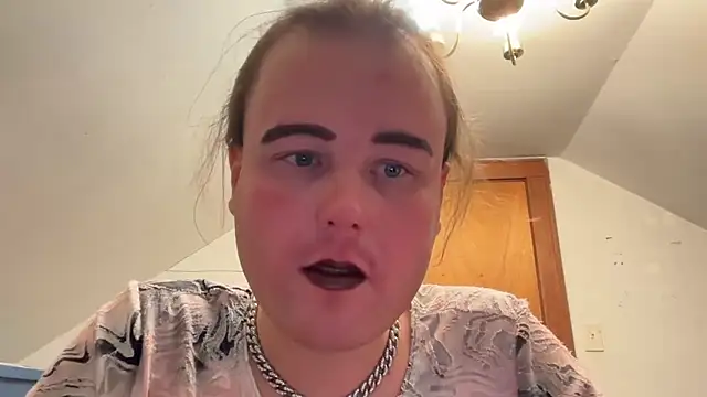 Snapshot of RaeganV chatting on February 26, 2026, 7:19 am RaeganV online show from February 26, 2026, 7:19 am