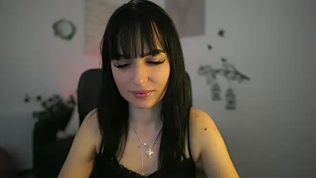 Snapshot of Shiningstarnew18 chatting on February 12, 2026, 8:08 pm Shiningstarnew18 online show from February 12, 2026, 8:08 pm