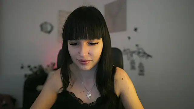 Snapshot of Shiningstarnew18 chatting on February 19, 2026, 7:33 pm Shiningstarnew18 online show from February 19, 2026, 7:33 pm