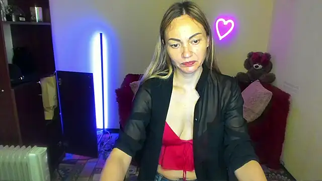 Snapshot of BlondMikey22 chatting on June 12, 2026, 5:27 am BlondMikey22 online show from June 12, 2026, 5:27 am