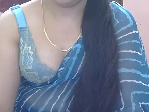 Cute Sheetal online show from May 2, 2026, 12:43 pm