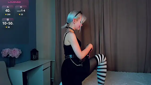 GoldenLenarz online show from April 6, 2026, 11:11 am