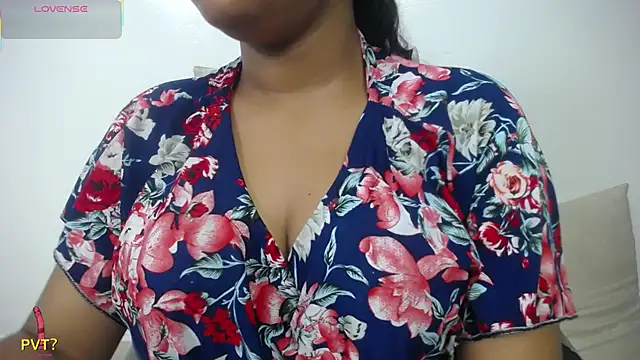 yaazhinii online show from May 21, 2026, 11:51 am
