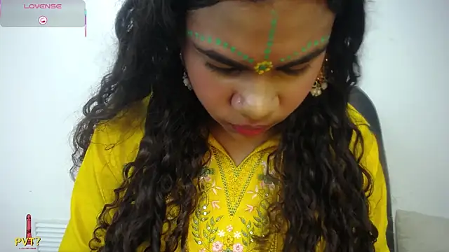 yaazhinii online show from May 20, 2026, 12:13 pm