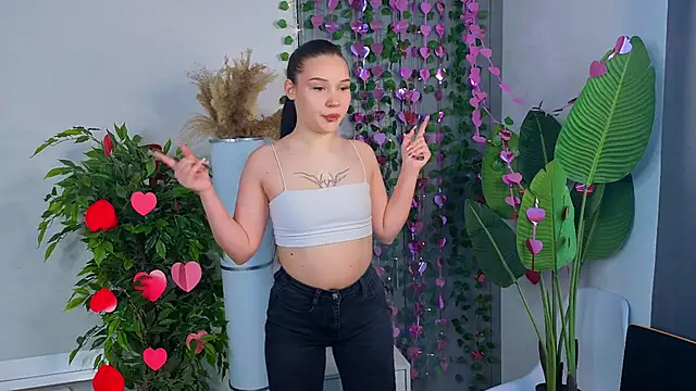 Snapshot of RoxannRunk chatting on February 18, 2026, 6:44 am RoxannRunk online show from February 18, 2026, 6:44 am