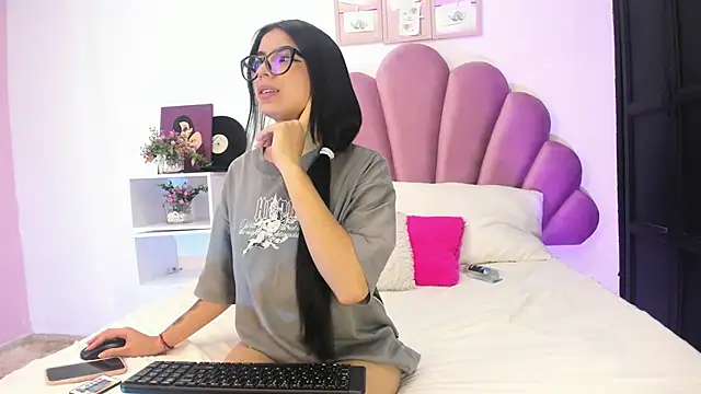 Snapshot of Lili_Stone_ chatting on March 31, 2026, 3:52 am Lili Stone online show from March 31, 2026, 3:52 am