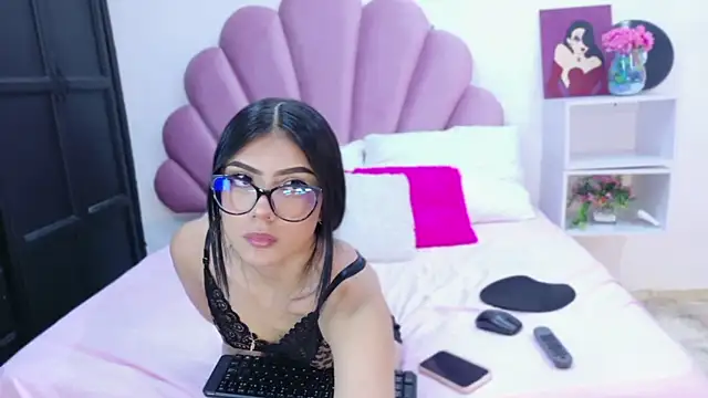 Snapshot of Lili_Stone_ chatting on April 14, 2026, 3:11 am Lili Stone online show from April 14, 2026, 3:11 am