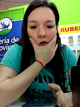 Snapshot of Beesametoda chatting on February 13, 2026, 2:06 pm Beesametoda online show from February 13, 2026, 2:06 pm