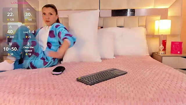 Snapshot of EloiseClairmont chatting on May 23, 2026, 7:57 pm EloiseClairmont online show from May 23, 2026, 7:57 pm