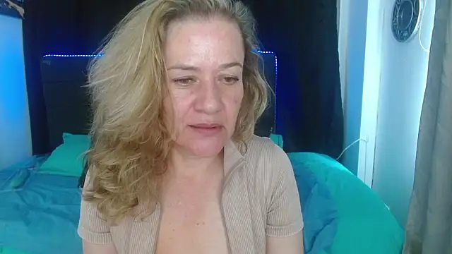 Snapshot of andreea_xx chatting on February 11, 2026, 1:55 pm andreea xx online show from February 11, 2026, 1:55 pm