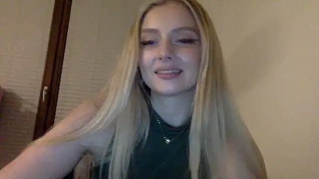 Snapshot of MayaWetDream chatting on April 9, 2026, 8:26 pm MayaWetDream online show from April 9, 2026, 8:26 pm