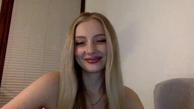 Snapshot of MayaWetDream chatting on March 11, 2026, 7:08 pm MayaWetDream online show from March 11, 2026, 7:08 pm