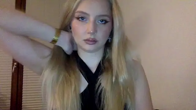 Snapshot of MayaWetDream chatting on March 29, 2026, 5:25 pm MayaWetDream online show from March 29, 2026, 5:25 pm