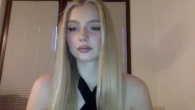 Snapshot of MayaWetDream chatting on April 12, 2026, 5:27 pm MayaWetDream online show from April 12, 2026, 5:27 pm