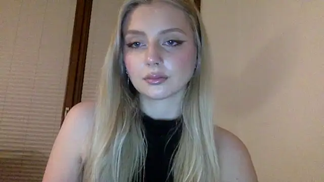 Snapshot of MayaWetDream chatting on March 31, 2026, 7:16 pm MayaWetDream online show from March 31, 2026, 7:16 pm