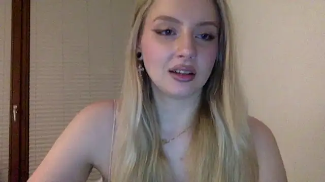 Snapshot of MayaWetDream chatting on March 30, 2026, 6:20 pm MayaWetDream online show from March 30, 2026, 6:20 pm